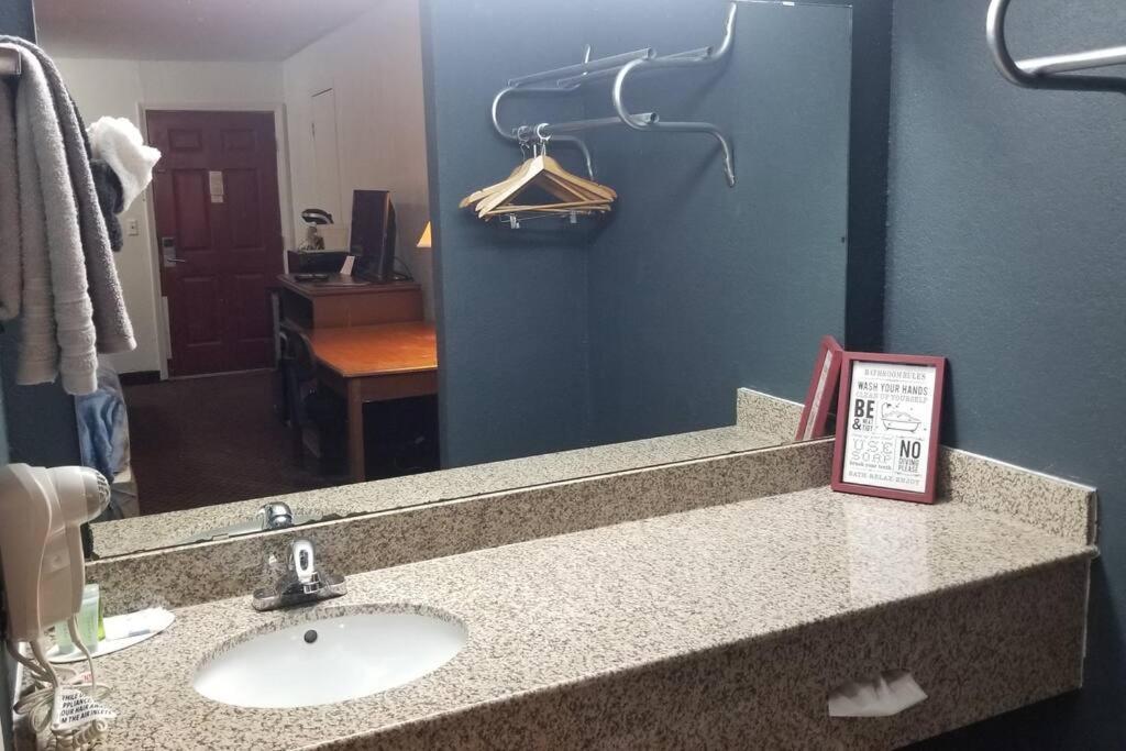 Osu 2 Queen Beds Hotel Room 117 Wi-Fi Stillwater Exterior foto